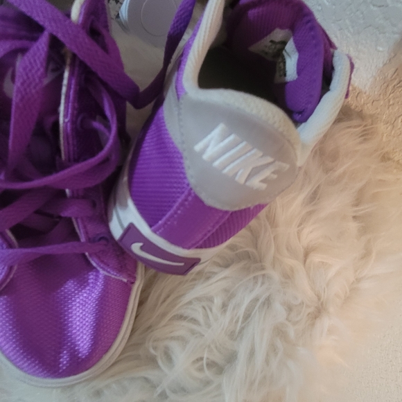 Sneakers - Picture 4 of 8